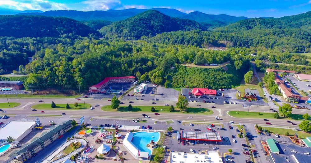 4020 Parkway , Pigeon Forge, TN 37863